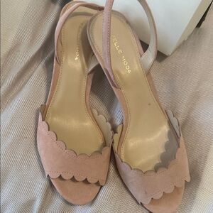 Adorable pink suede scalloped heels  9 /9.5 m kitten heel leather soles